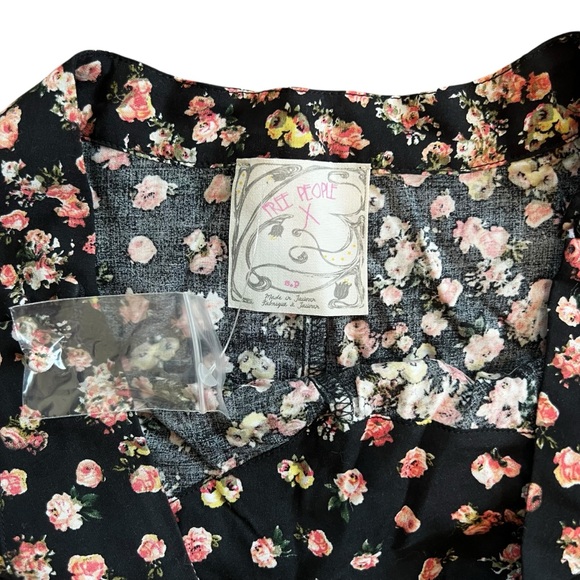 NWOT FREE PEOPLE Women’s Black Floral Lace Trim Bloomer Shorts Size XS - Picture 3 of 6